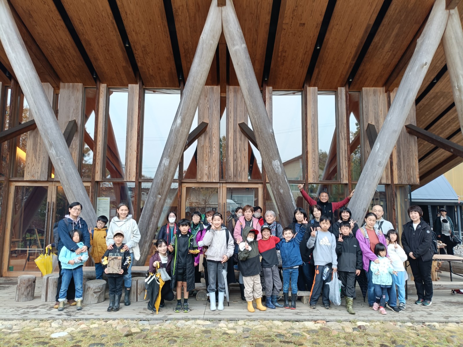 県立森林文化アカデミーバスツアーを実施しました